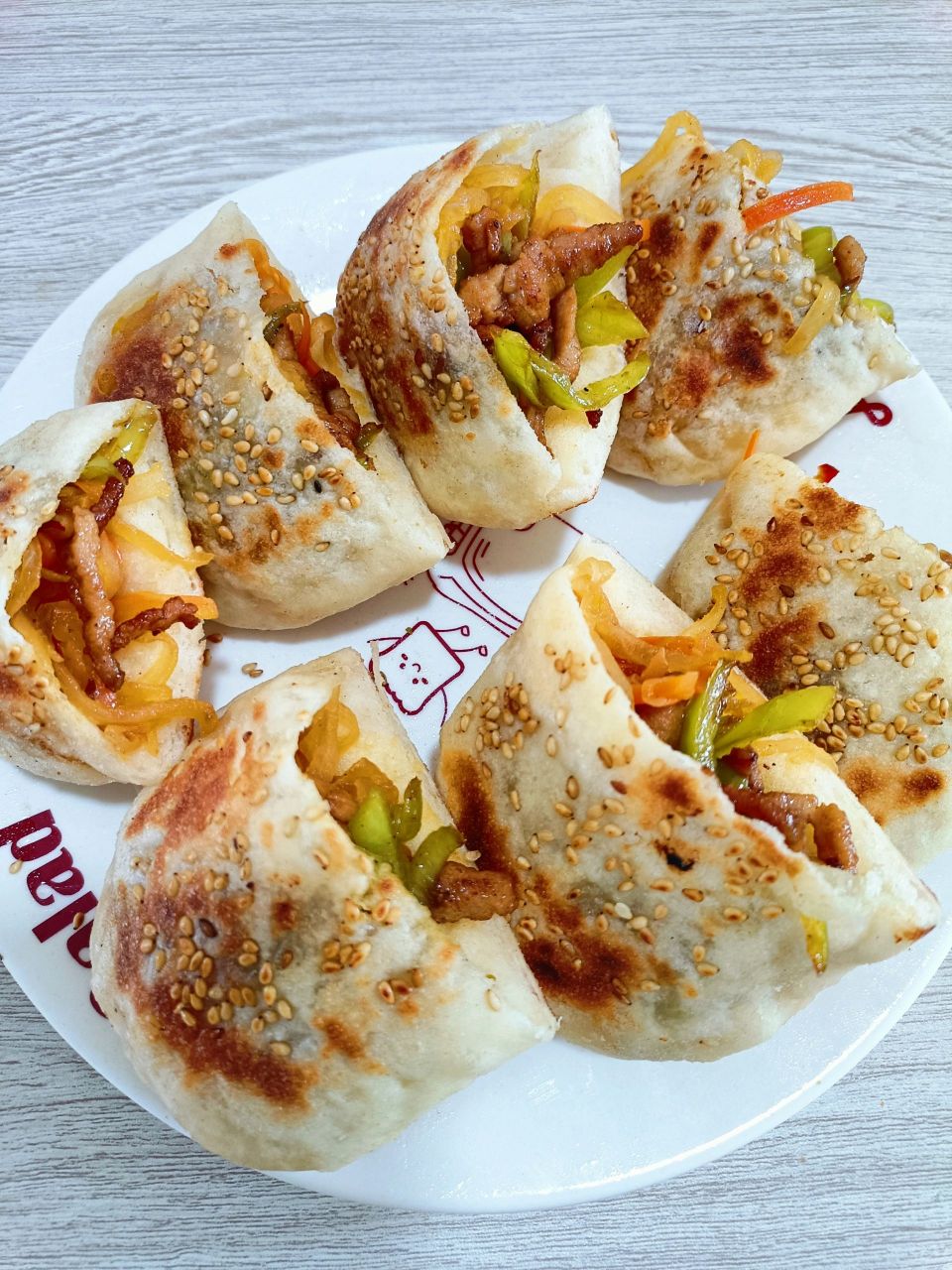 口袋饼详细教程,夹上菜嘎嘎香,凉了也不硬  这个口袋饼是我目前做的最