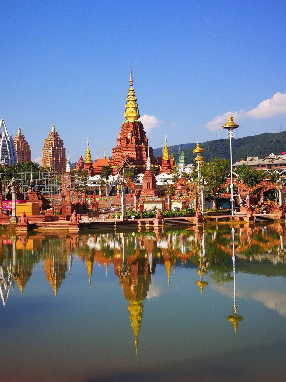 92西双版纳坐落在勐巴拉国际度假胜地,拥有美丽的风景,多彩的民族