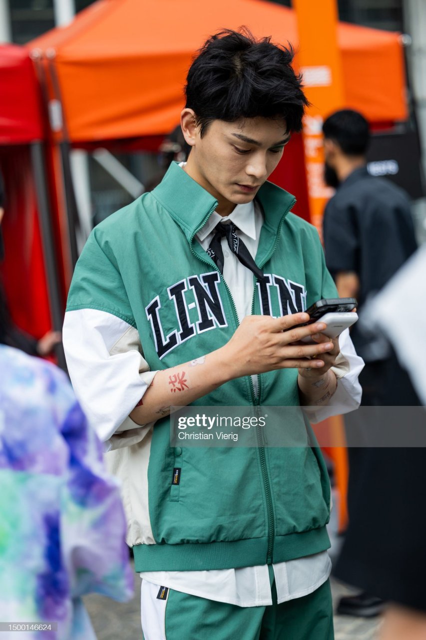 丁禹兮在巴黎男装周街头街拍