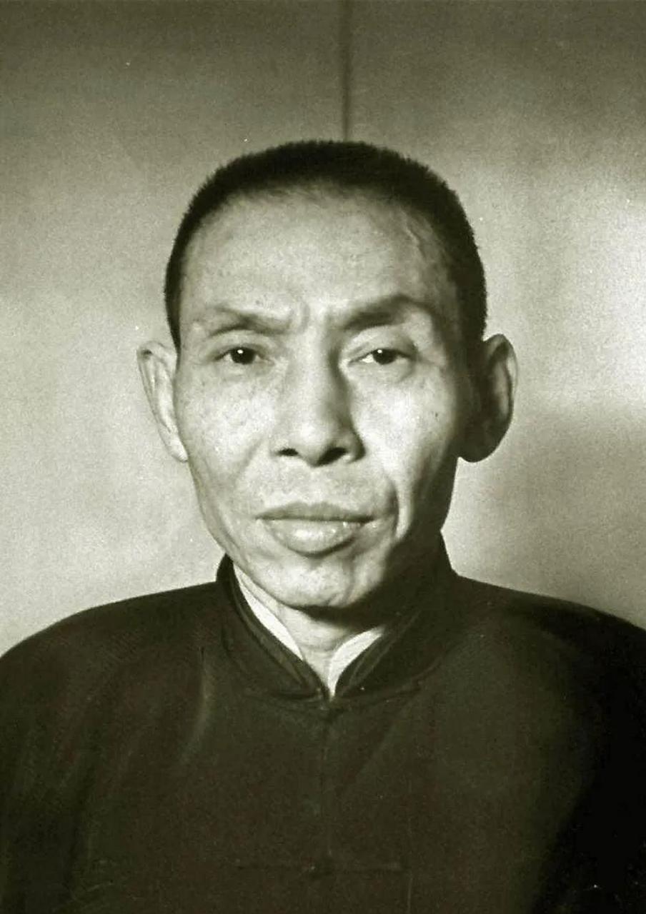 当时,秦连奎律师去杜月笙的赌场玩,输了4000大洋,他