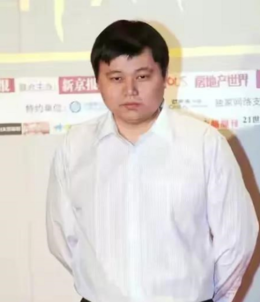 明朝礼部尚书顾秉谦,71岁还想升官,某天,他带着儿子登门拜访魏忠贤"