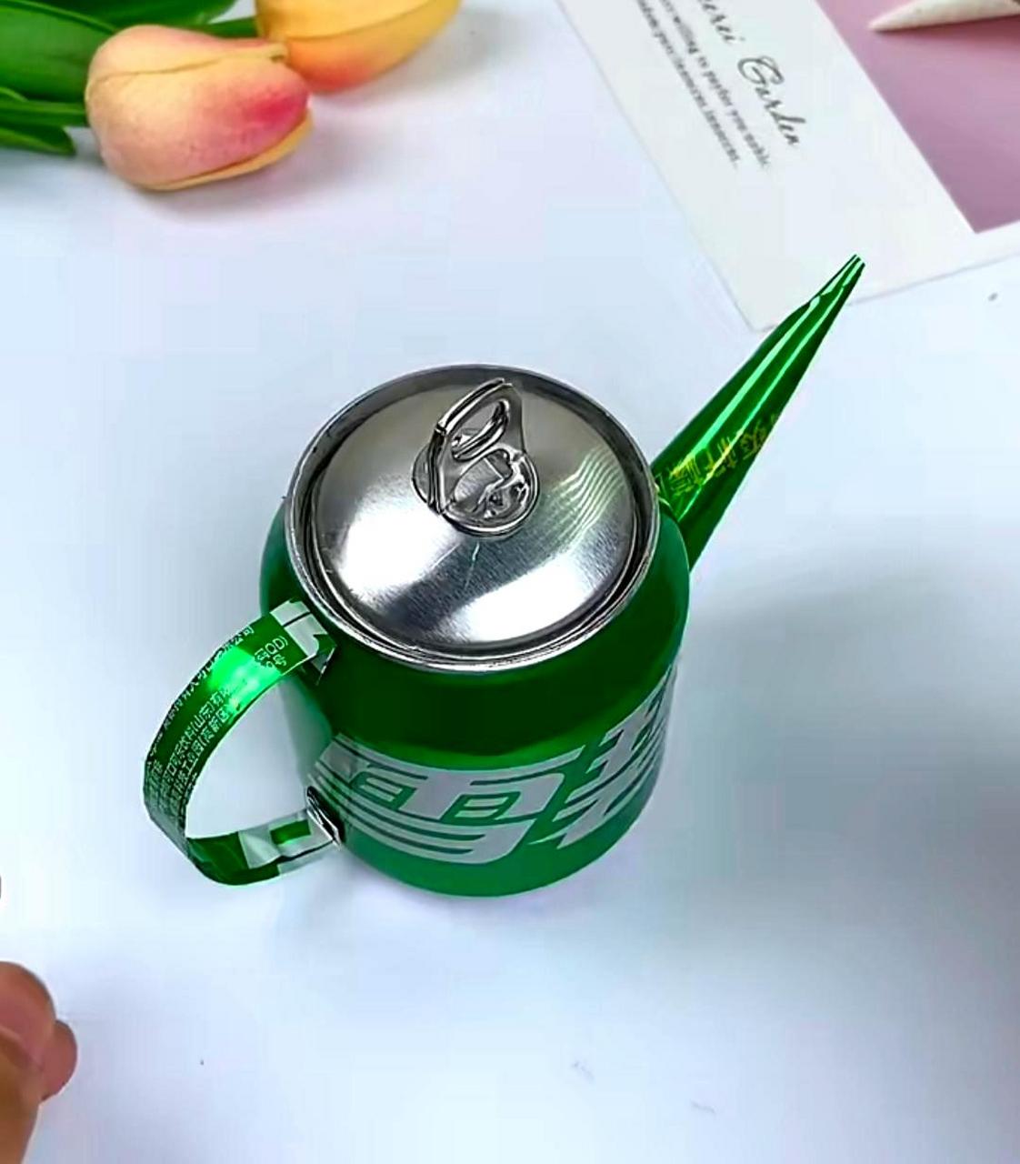 不要扔掉喝完的易拉罐,可以用它来制作一个小茶壶!