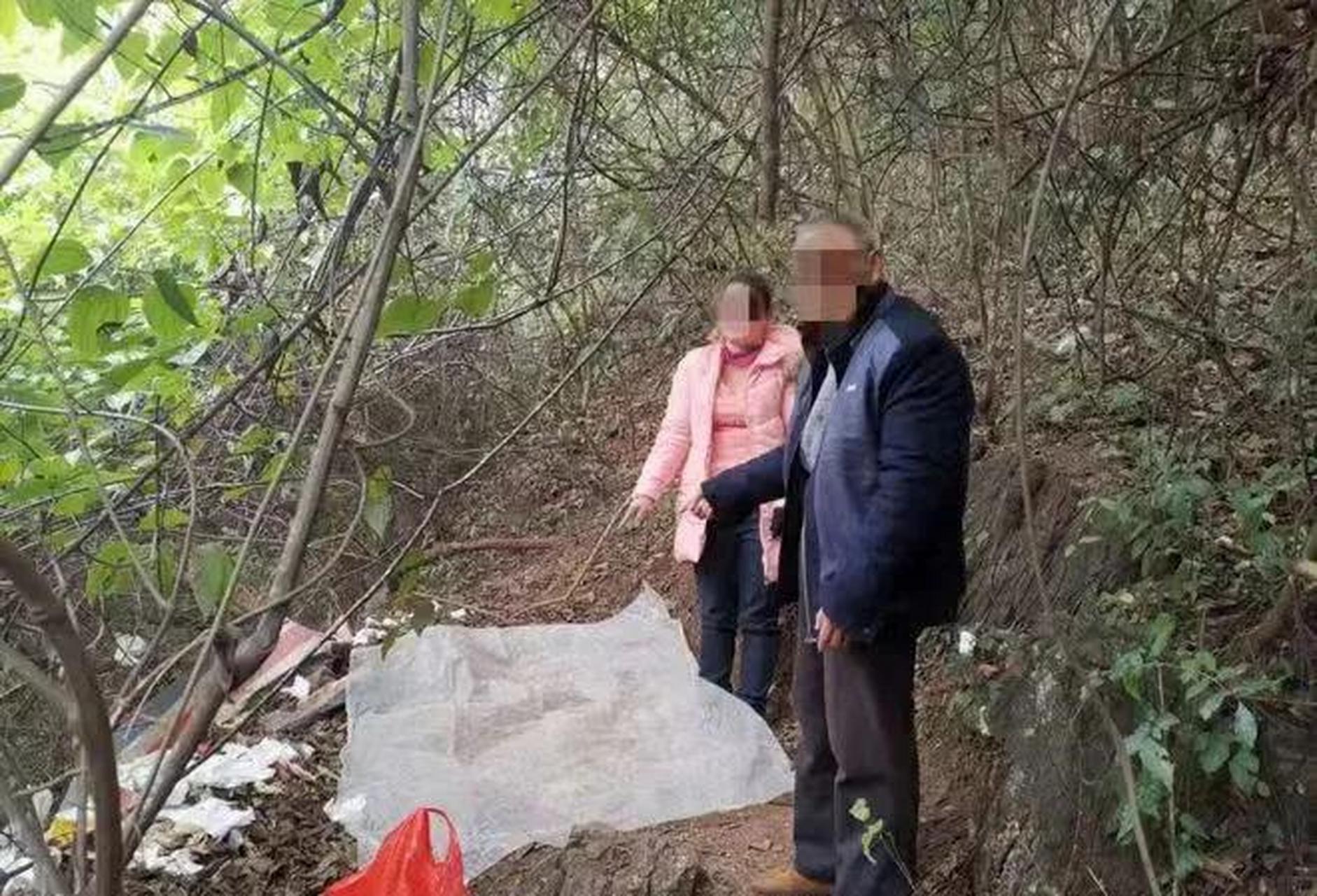 一则广西公园内交易事件引发了广泛的关注.