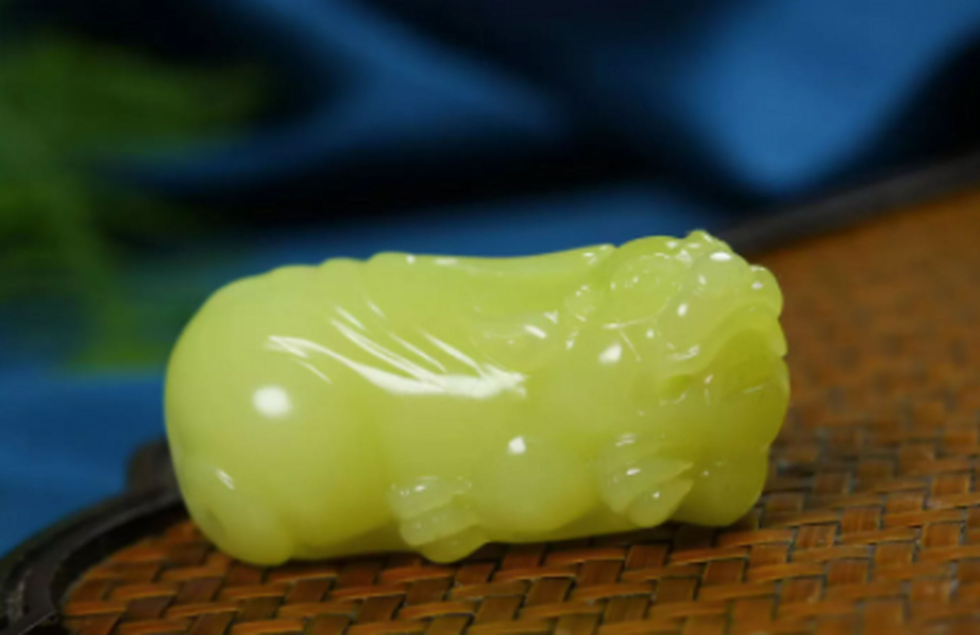 点击头像看直播##和田玉# 〔招财貔貅61黄口料〕玉质细腻,温润馨香