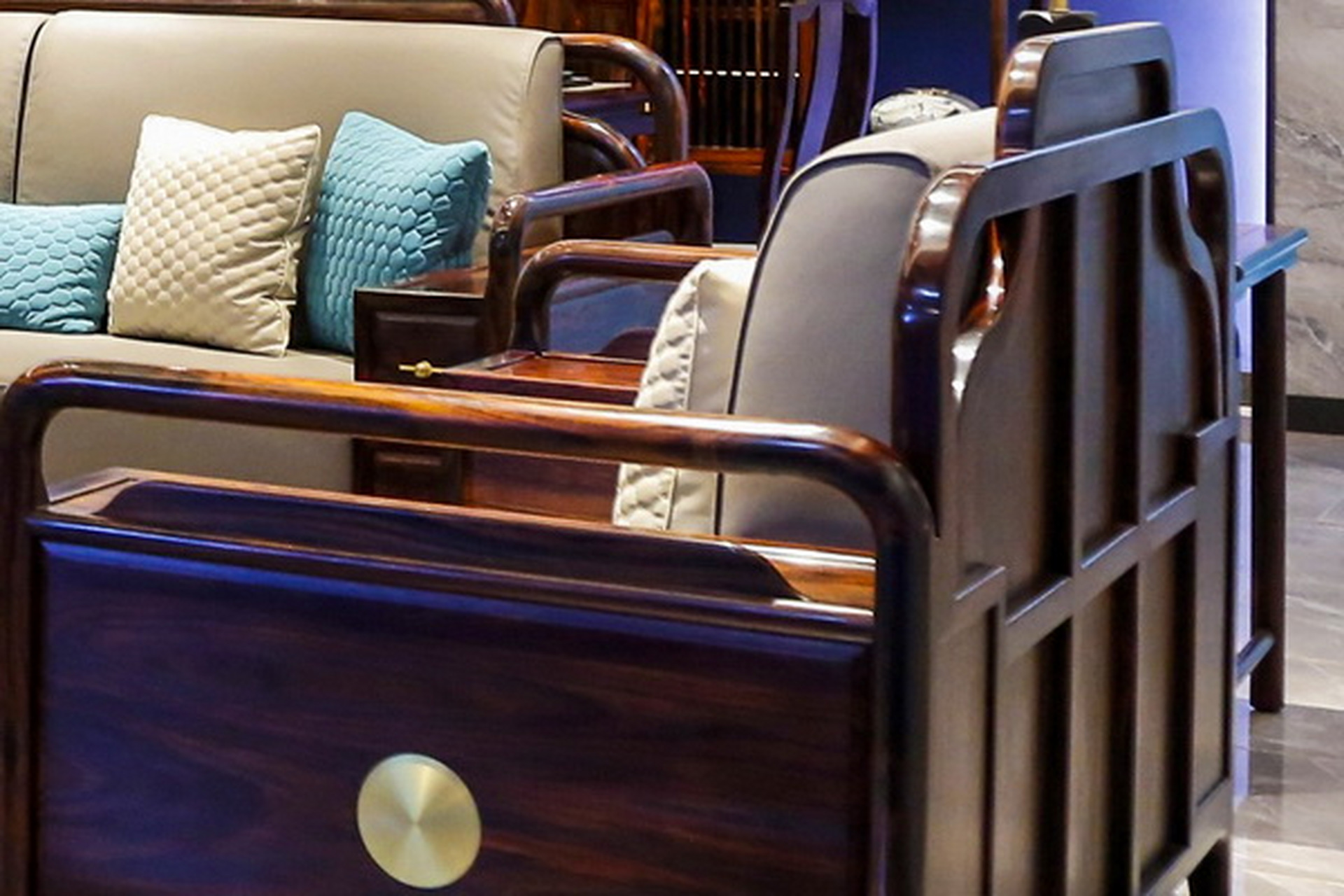 阔叶黄檀家具系列:《旭日沙发》.