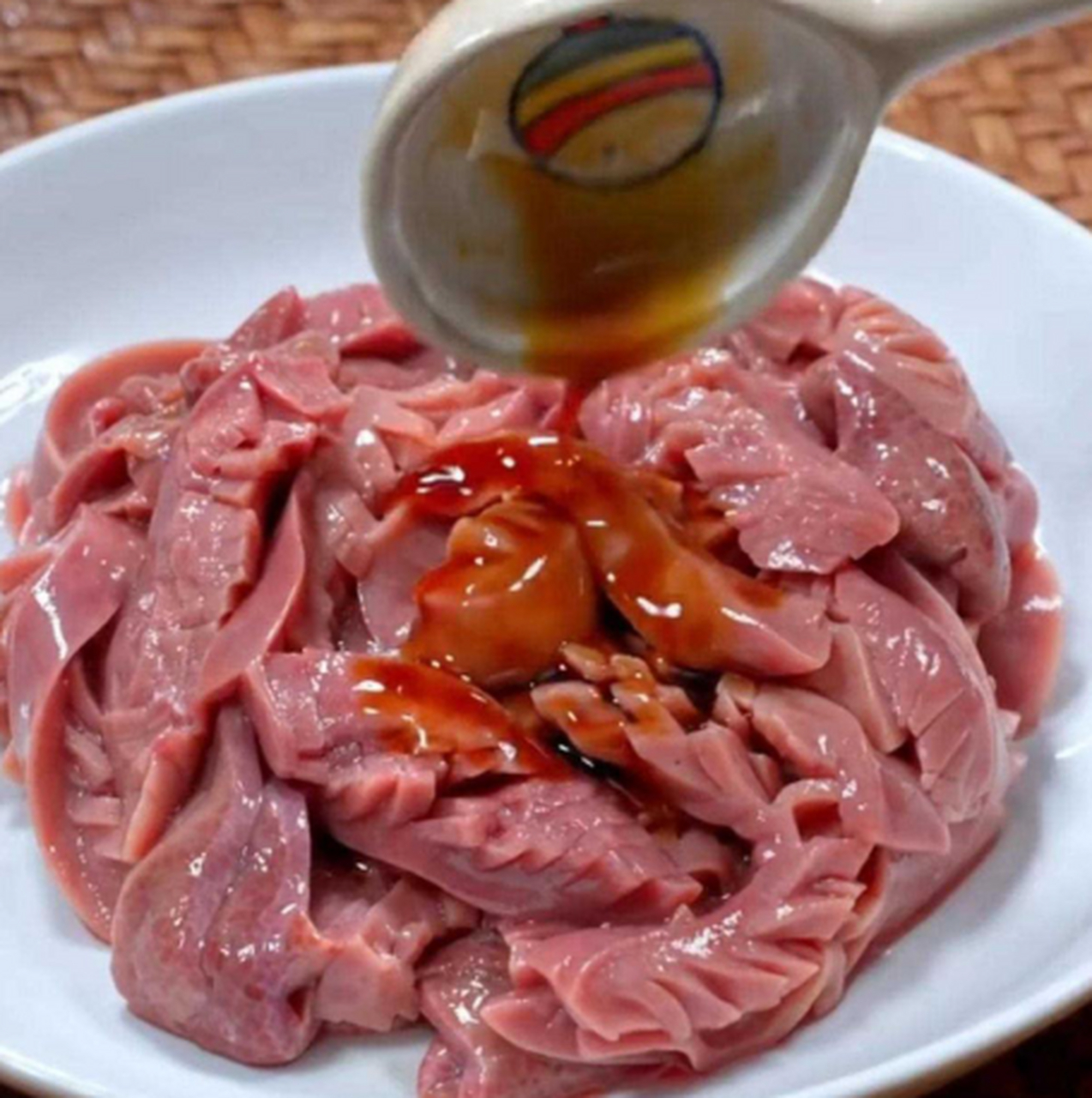 家常版爆炒腰花,学会这几个技巧,做出来的腰花口感滑嫩,一点都不腥!