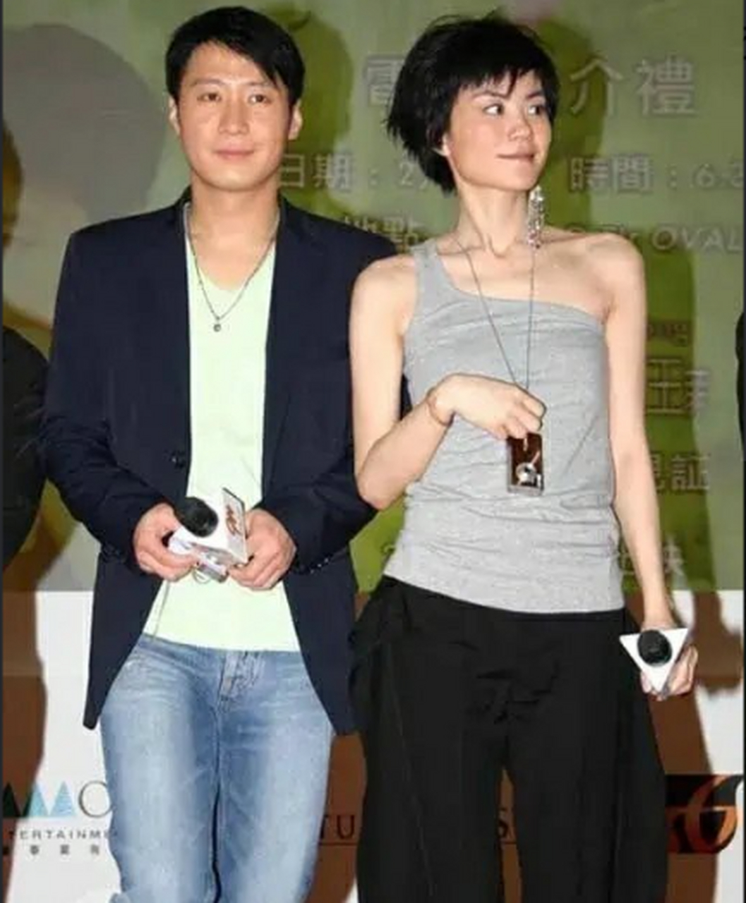 王菲和黎明的同框旧照!小城故事,你看过吗?