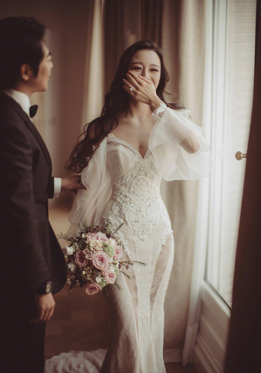 吉娜当时这个婚纱照,真的是太美了