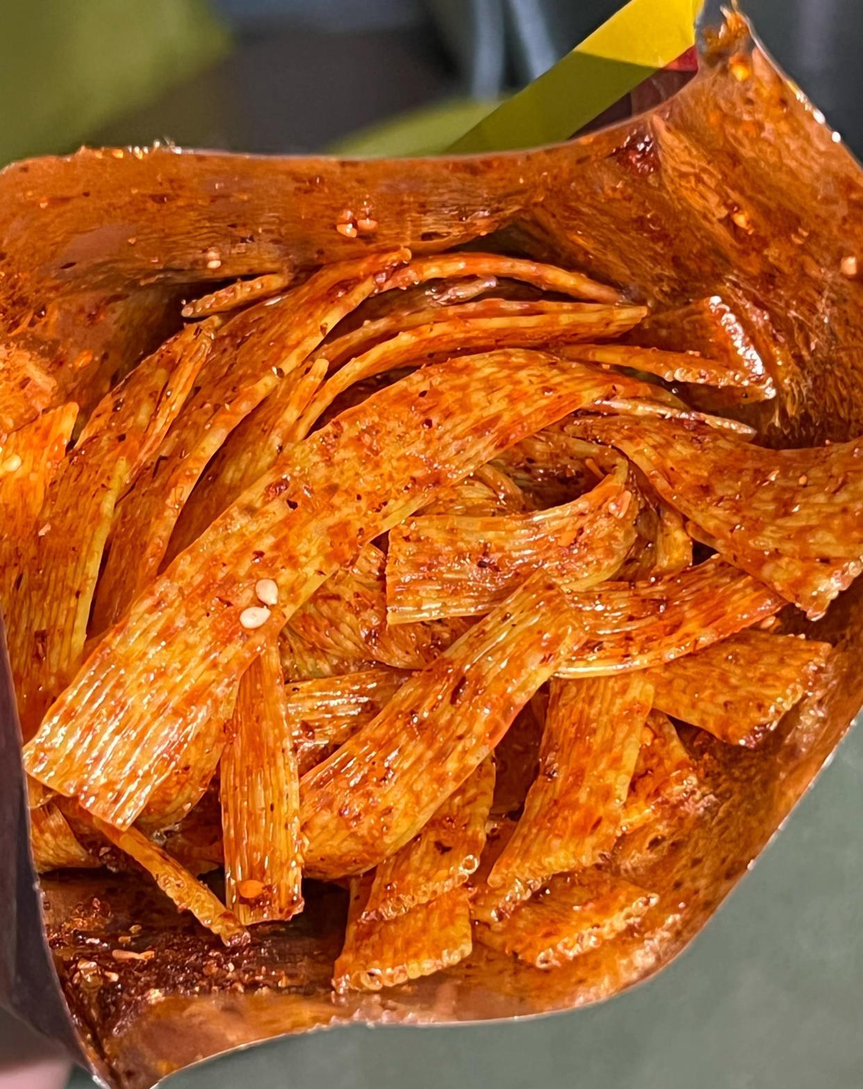 你们推荐的辣条真好吃!就是有点辣!