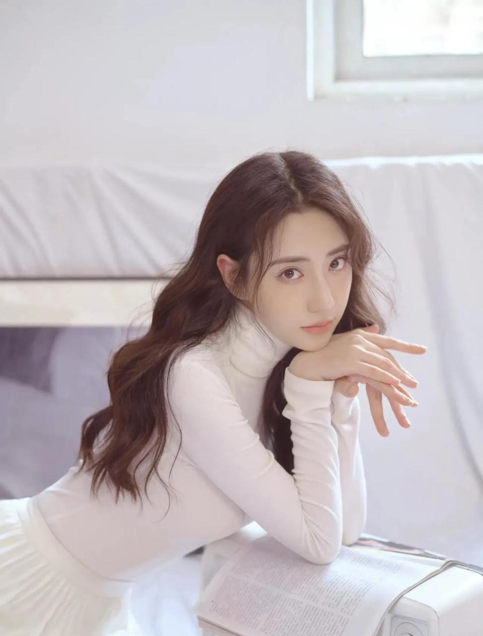 范桢,出生于甘肃省兰州市,毕业于中国传媒大学,中国内地女演员.