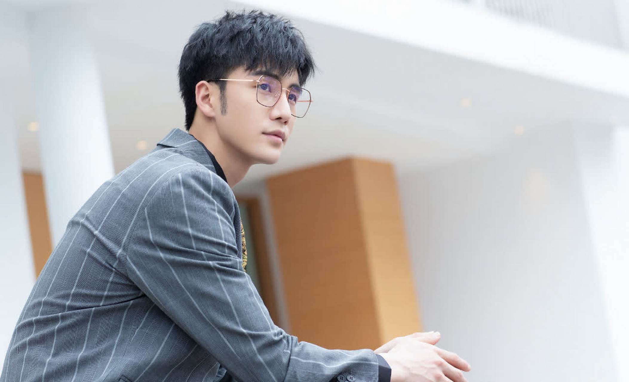 我们来看看男模赵胜辉的眼镜. 为了100%帅值得吗?