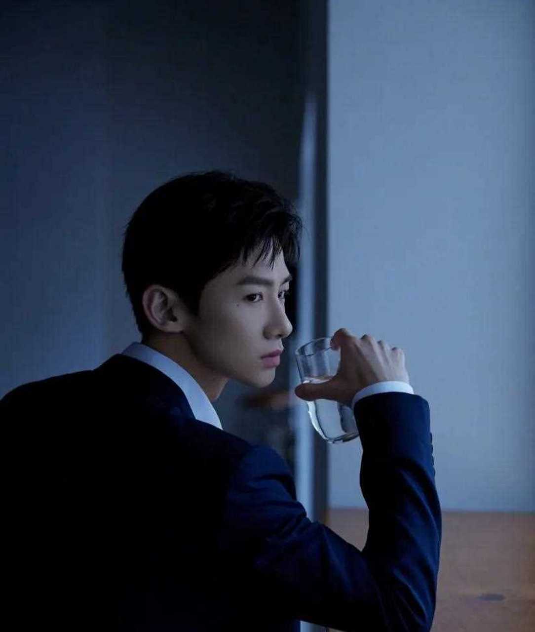 白敬亭个人向中国扶贫基金会捐款0万,品牌goodbai捐款30万,支援河南!