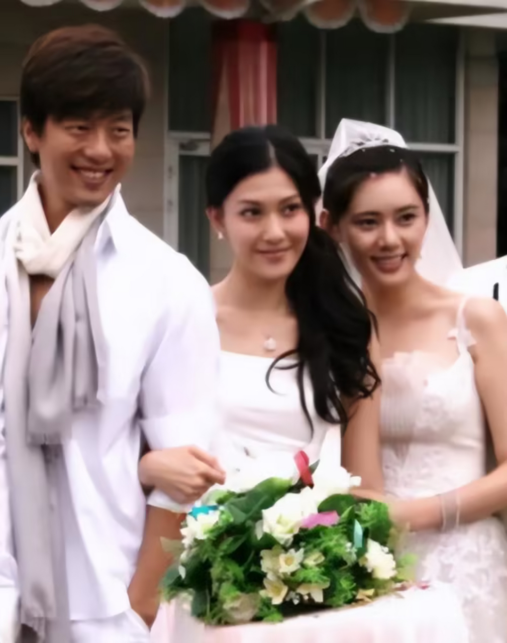 秋瓷炫抵达长沙后,李彩桦也来了,回家的诱 惑》品如艾莉同台,准备对决