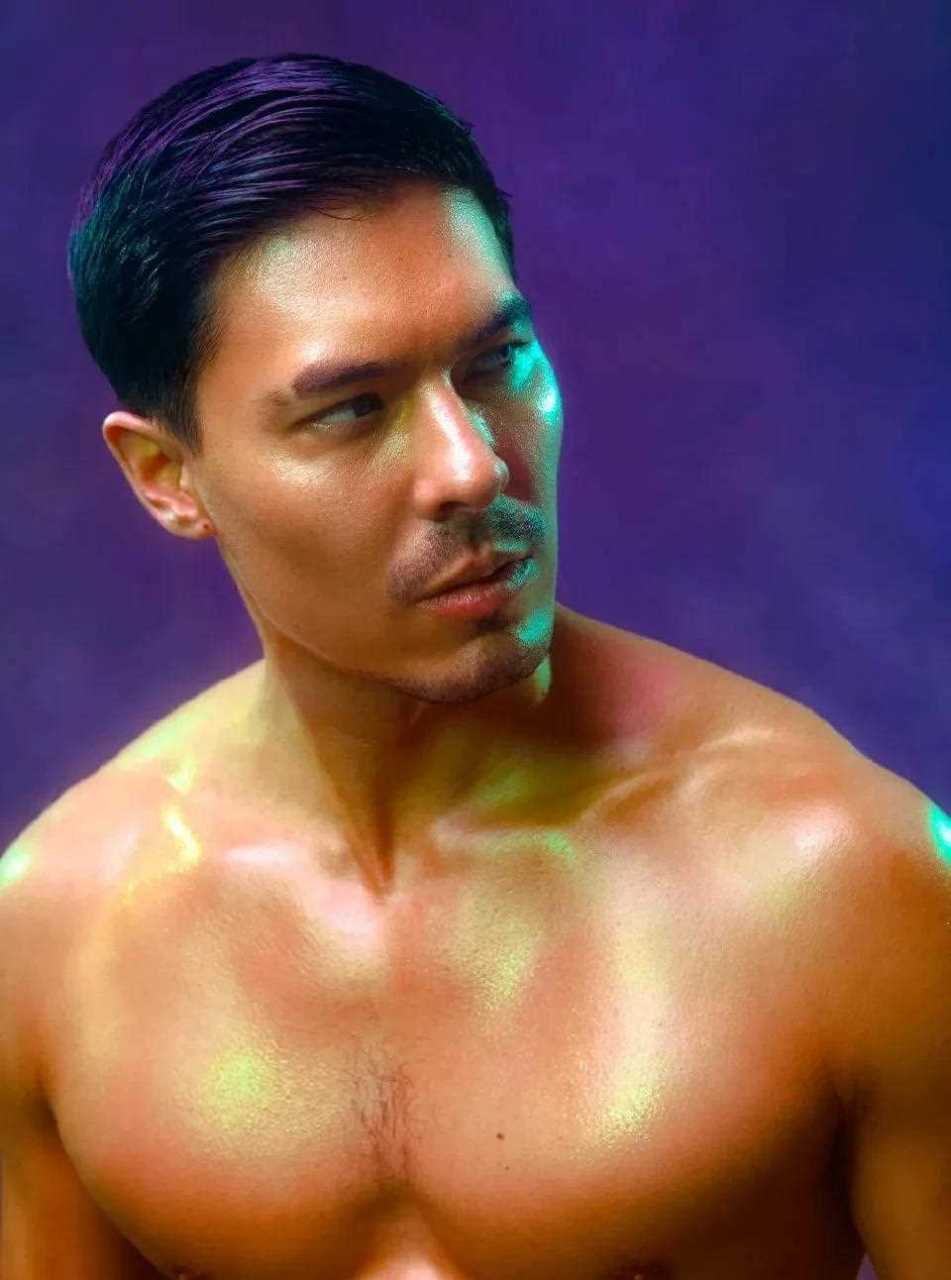 今天介绍一位来自英国的男演员刘易斯·陈,1987年出生于英国,曾参演过