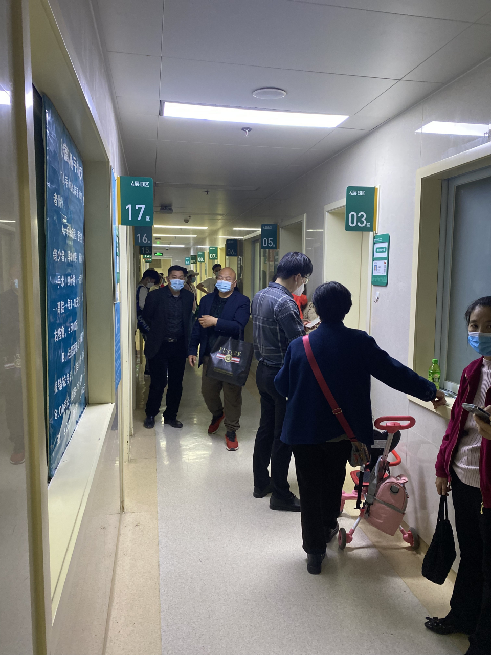 我是张双喜,河南中医药大学肛肠诊疗中心副主任,医学博士.