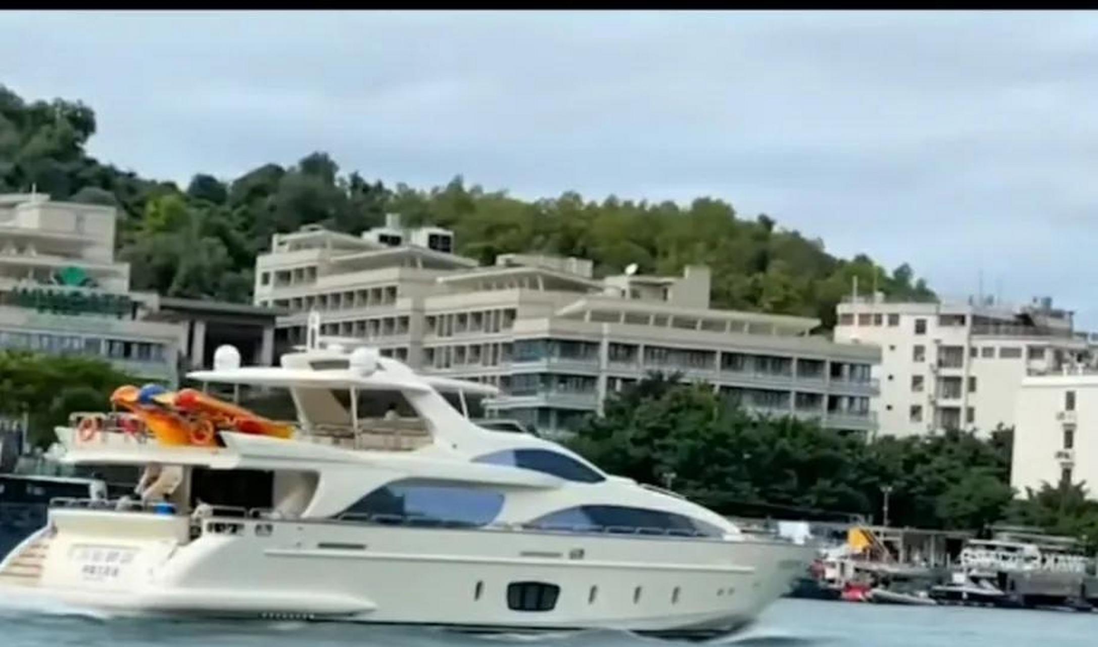 王思聪35岁庆生超豪华,游艇加名厨助阵,新晋女友也趁机公开示爱