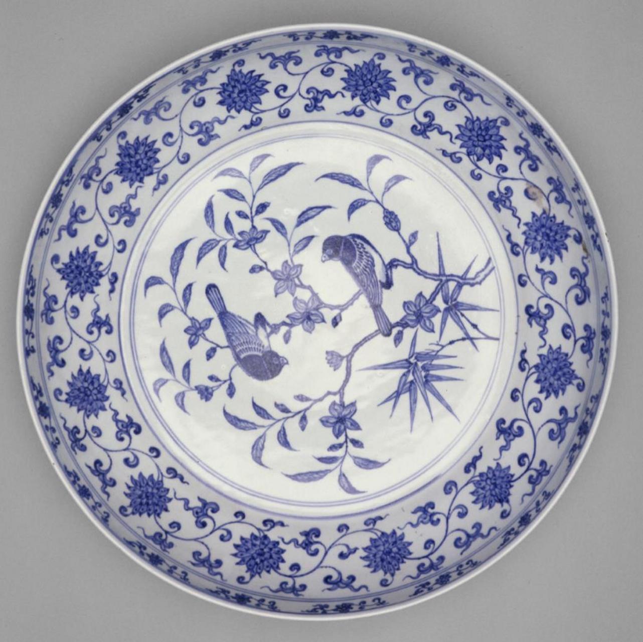 青花瓷经典纹饰介绍:花鸟纹  青花花鸟纹饰自明代永乐时期逐渐增多