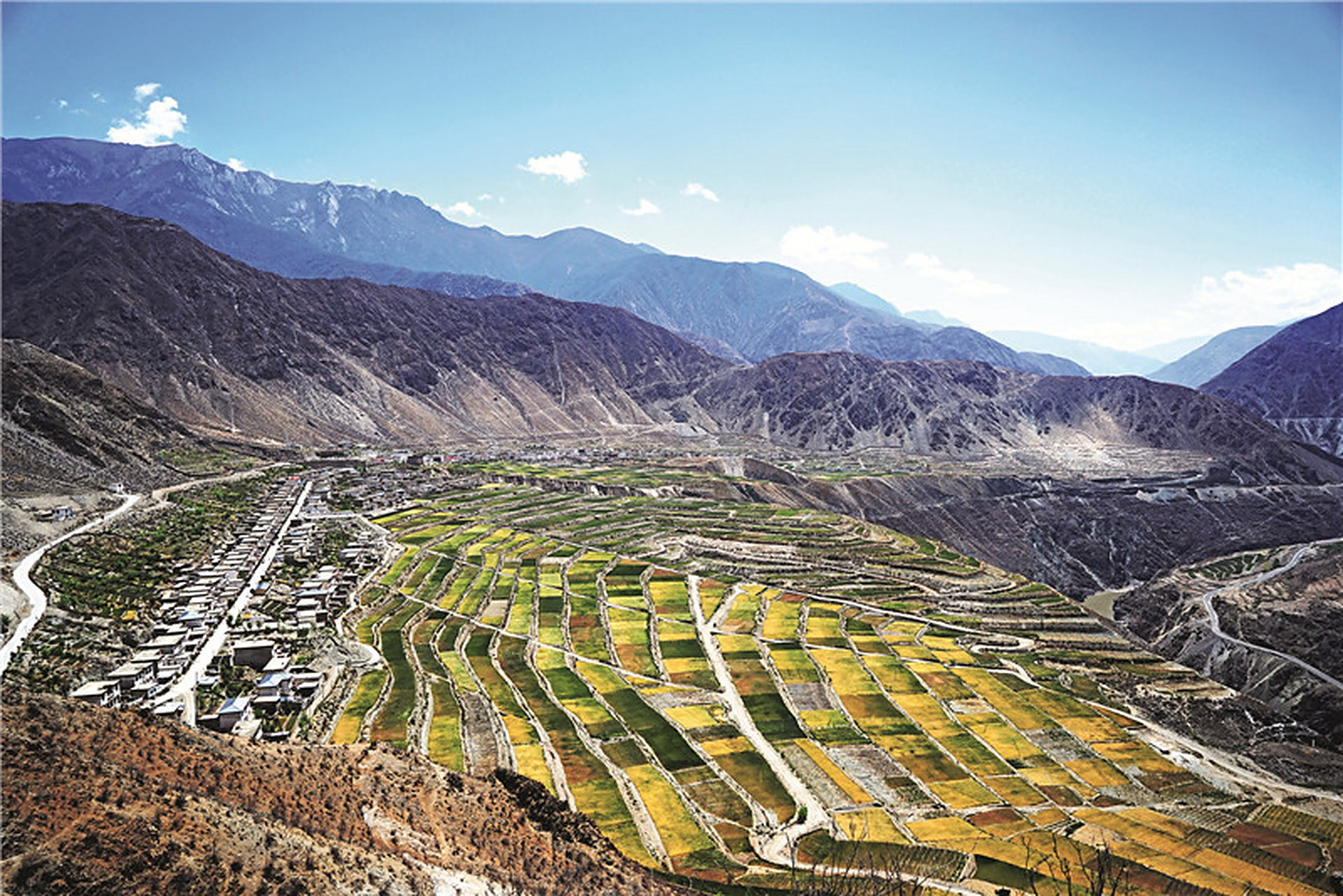 毕业后去哪儿玩# #四川旅游#   在四川省甘孜藏族自治州得荣县,有