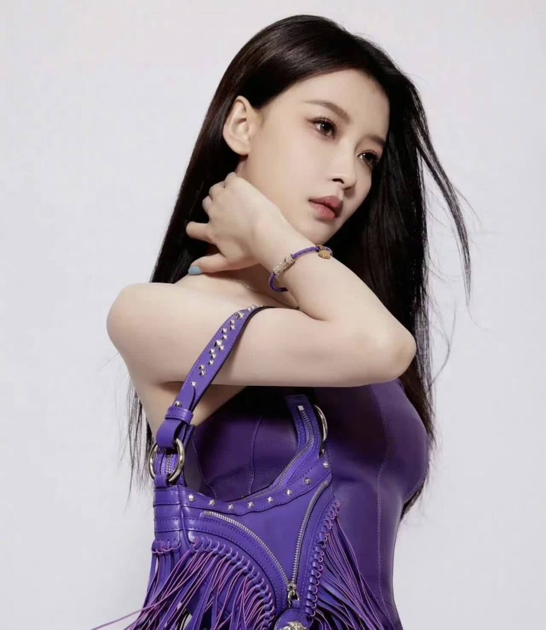 紫色流苏皮裙,别致又漂亮!  #孙怡