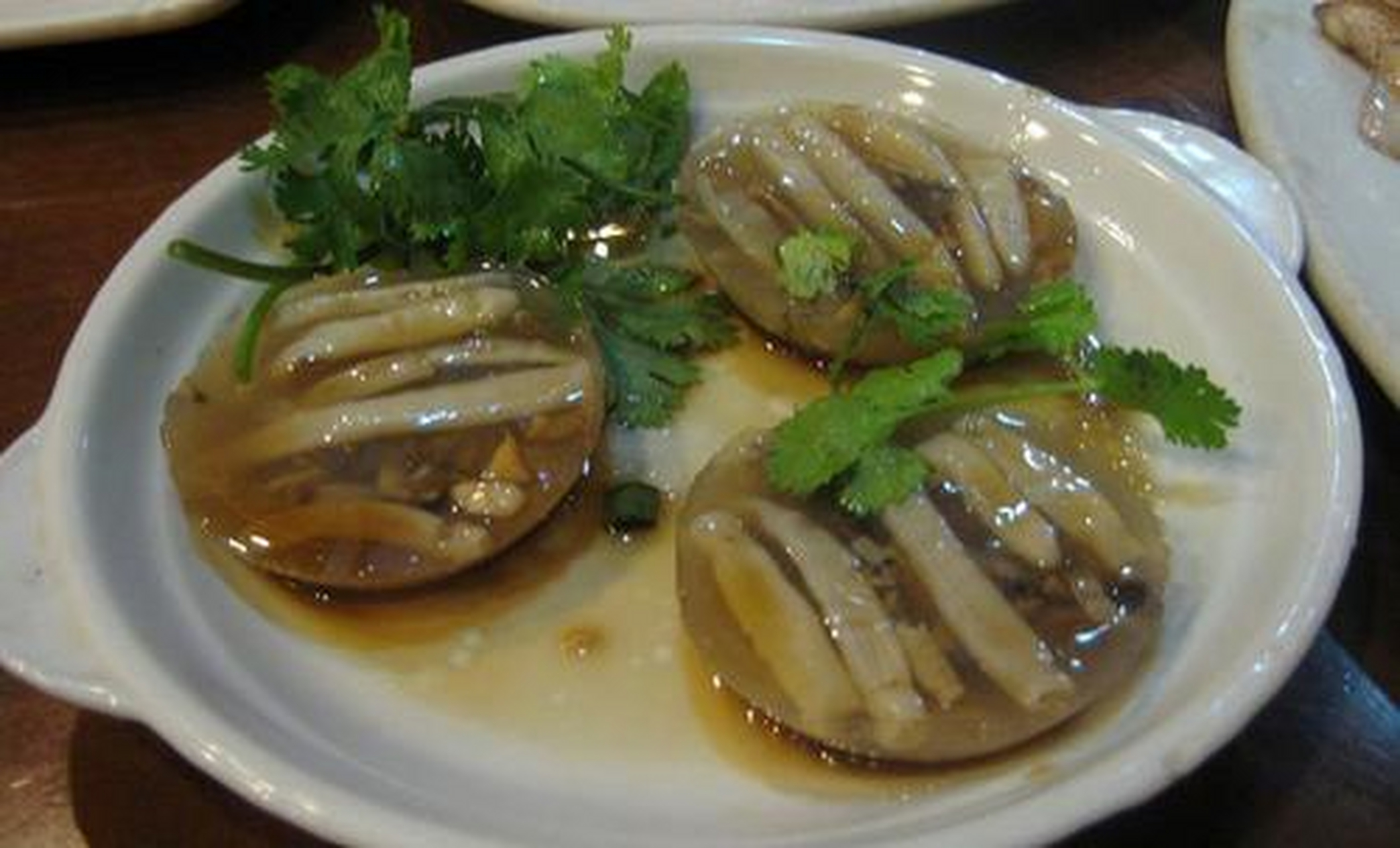 闽南地区厦门·土笋冻:像吃果冻一样吃海鲜"土笋"不是笋,也不是植物