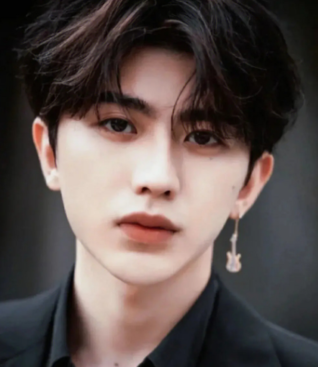 蔡徐坤绯闻引发网友热议!