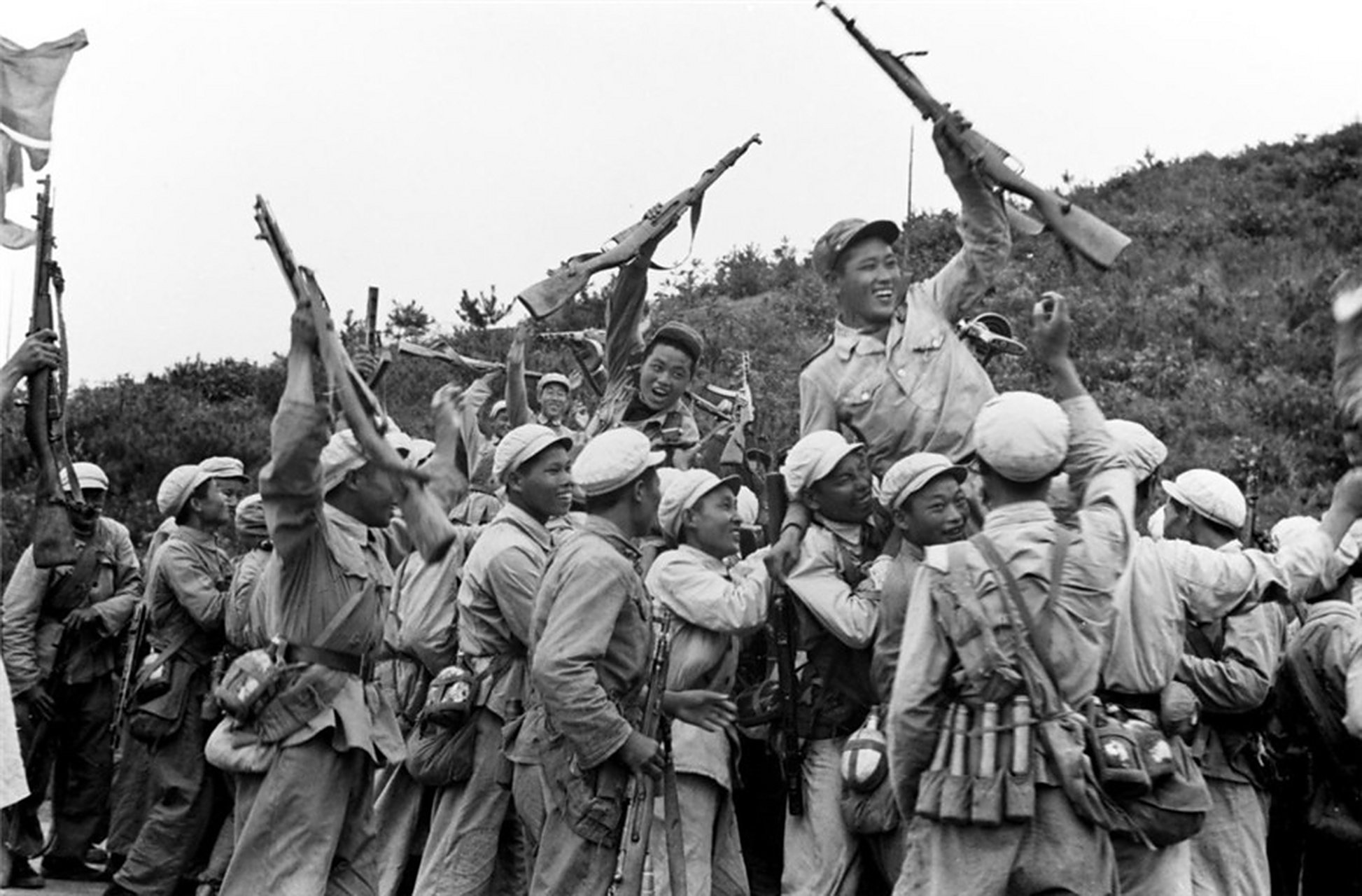 准备夜间出击1952年10月14日,抗美援朝最著名的战役上甘岭战役打响