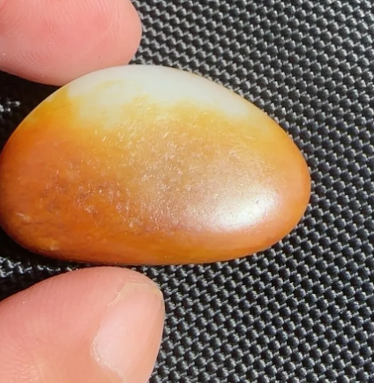 点击头像看直播##和田玉#玛丽艳 红皮白肉 小吊坠 一枚 籽型完整 无