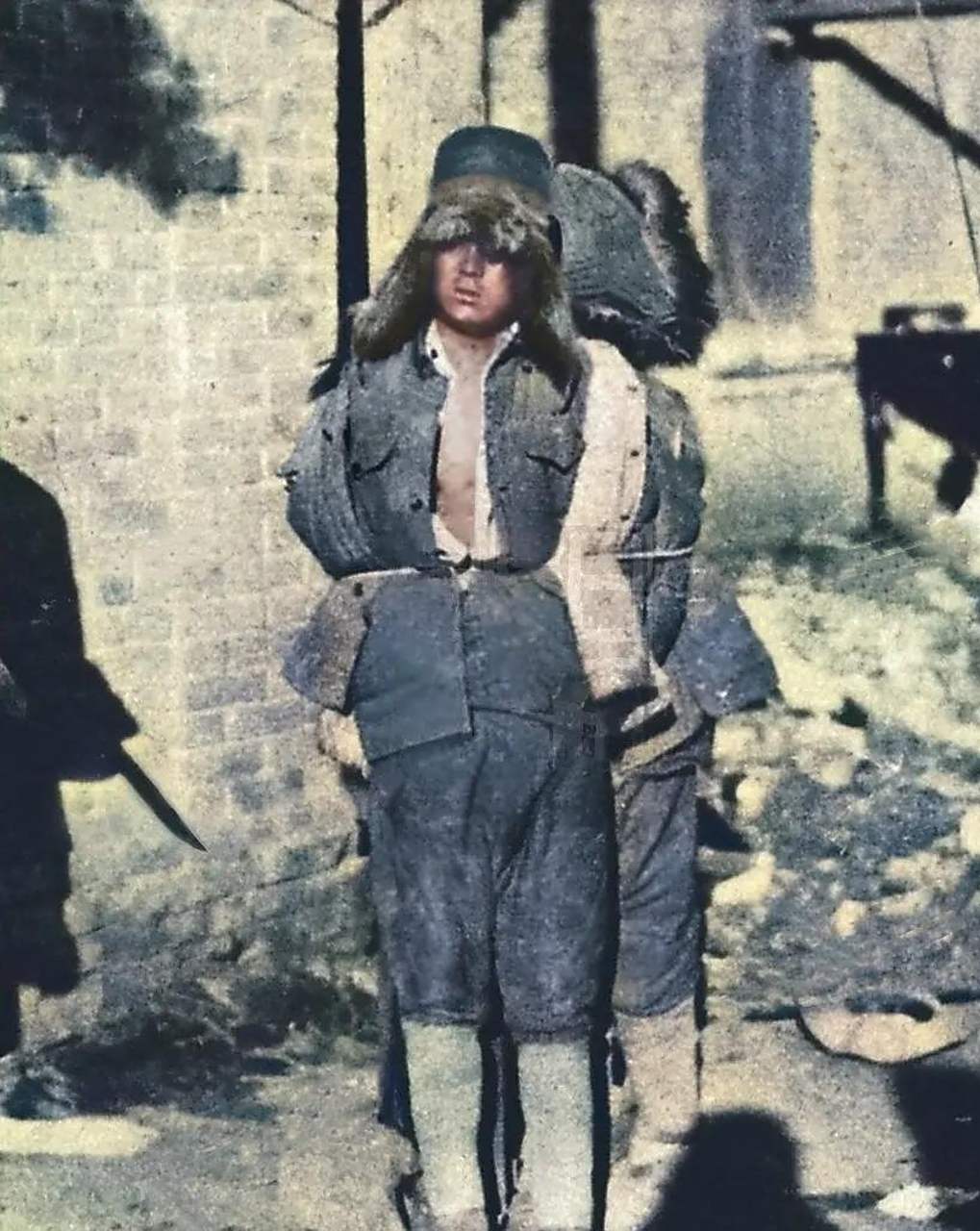 1930年代,两名东北抗日义勇军战士不幸被日寇俘虏!