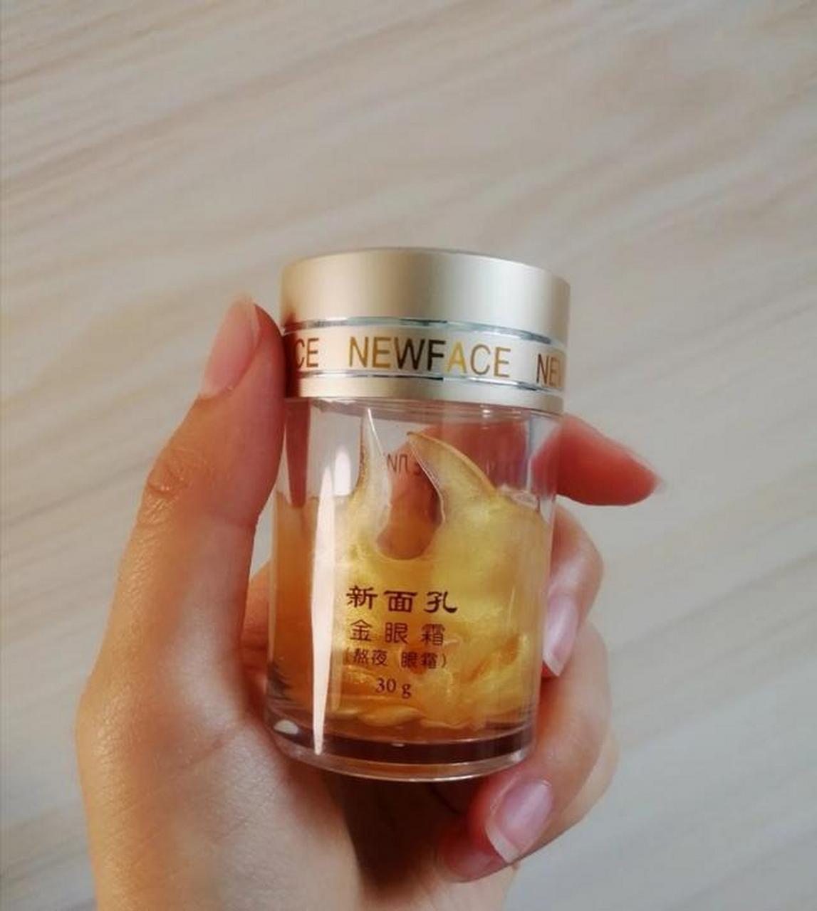 新面孔金眼霜,这是一款国货眼霜,价格实惠又好用,含有透明质酸成分