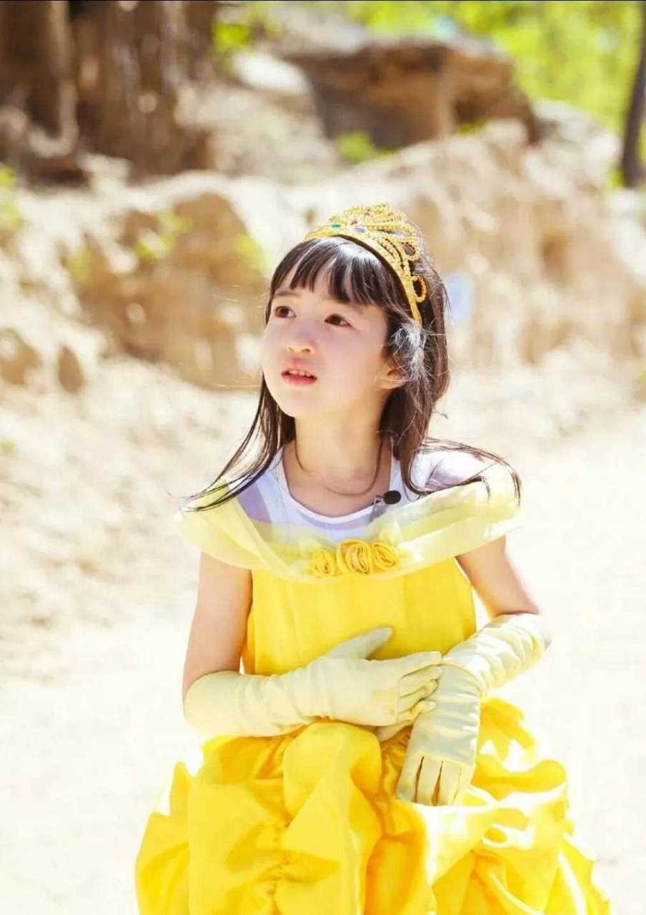 还记得《爸爸去哪儿》的那个小女孩夏天吗?如今11岁,但已经上大学了!