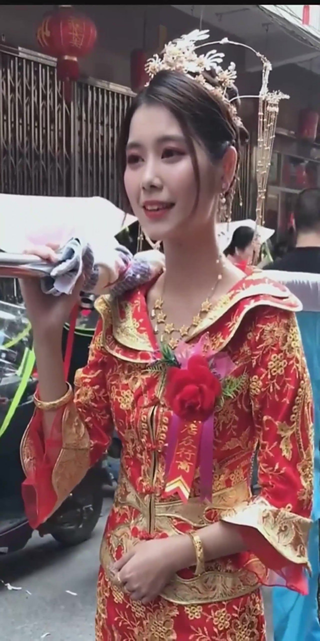 潮汕扛大旗的美女,精致的五官让我心动,看她的第一眼我就沦陷了