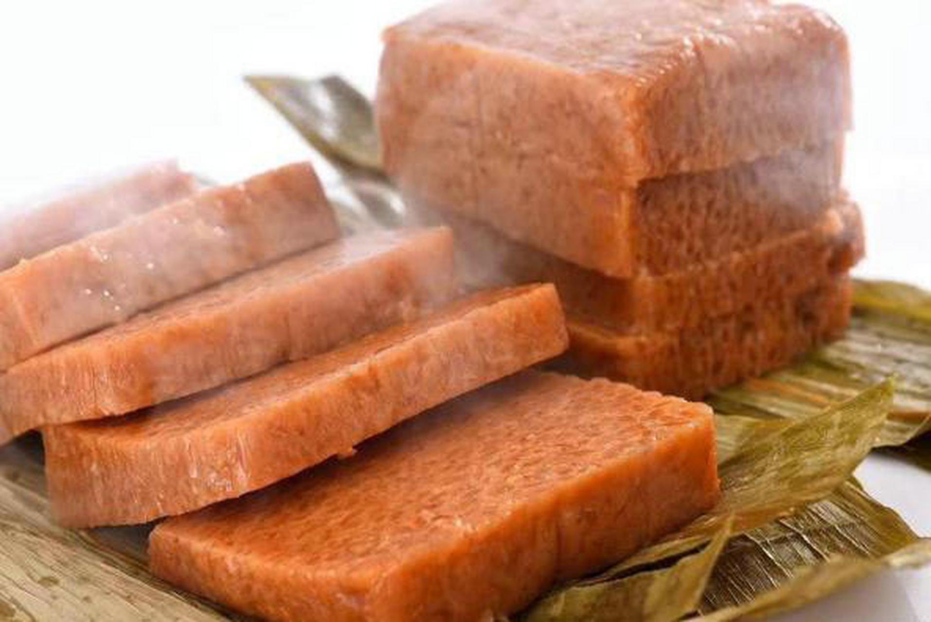 南白黄糕粑为遵义县南白镇特产,以大米糯米和黄豆作为原料,运用独特的