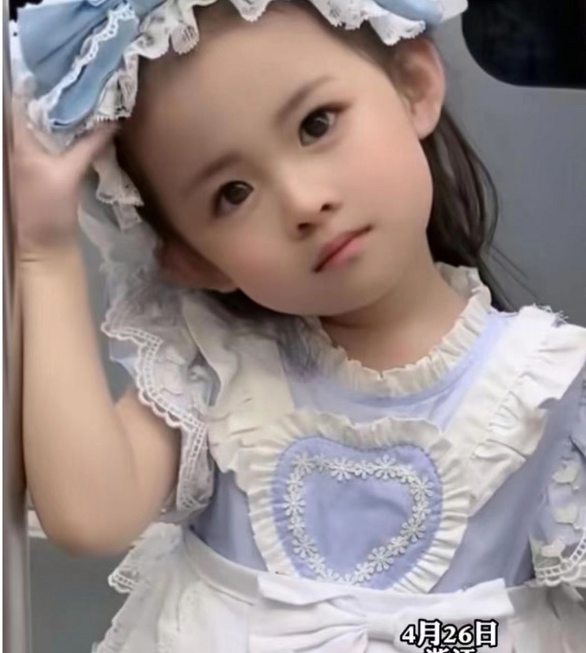 地铁上遇到的漂亮小姑娘,这种从小到大应该都不会自卑吧