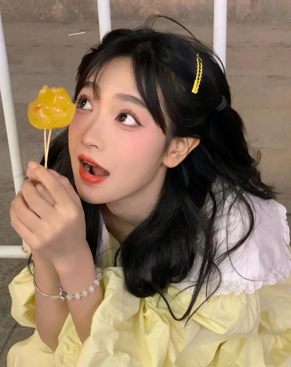 虎牙妹子,每个表情包都好可爱呀!