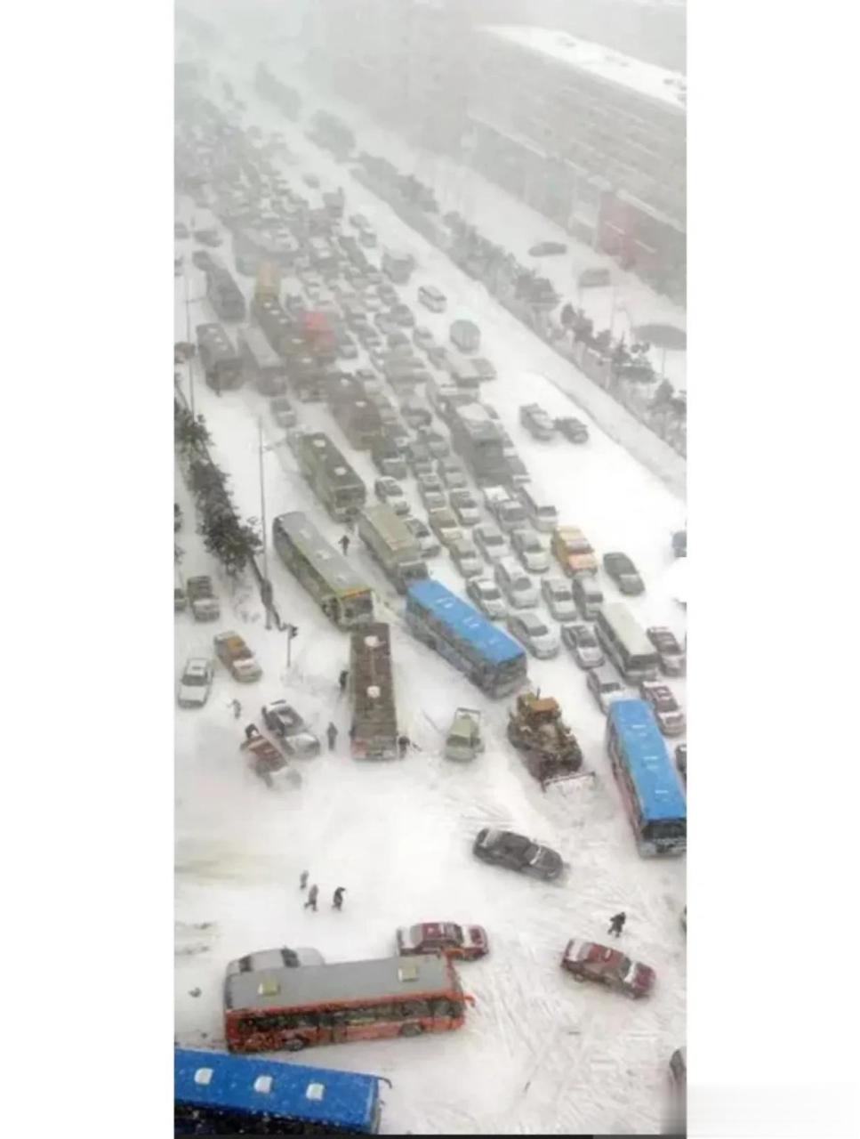 2008年初的雪灾对中国造成了严重的影响,这场雪灾是新中国建立后最