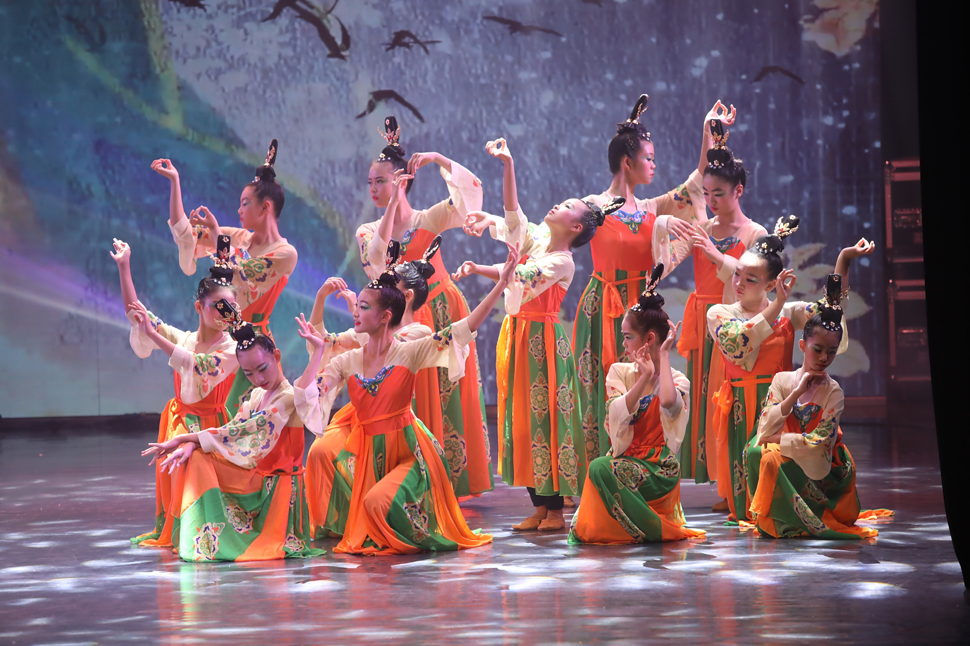 如梦如幻,美丽敦煌舞