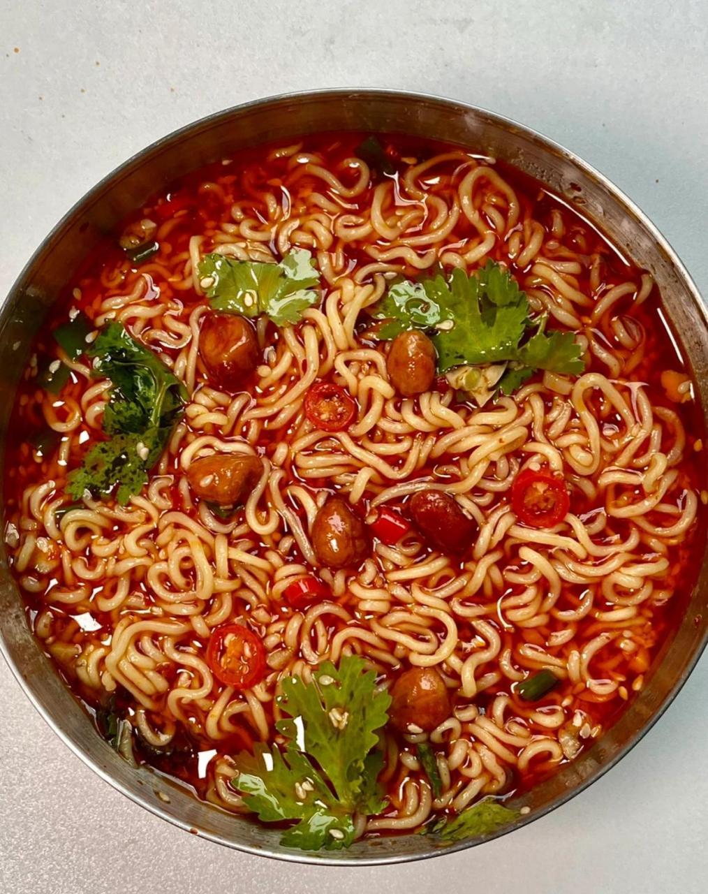 在家轻松做出酸辣面,远超店里卖的,酸辣过瘾!