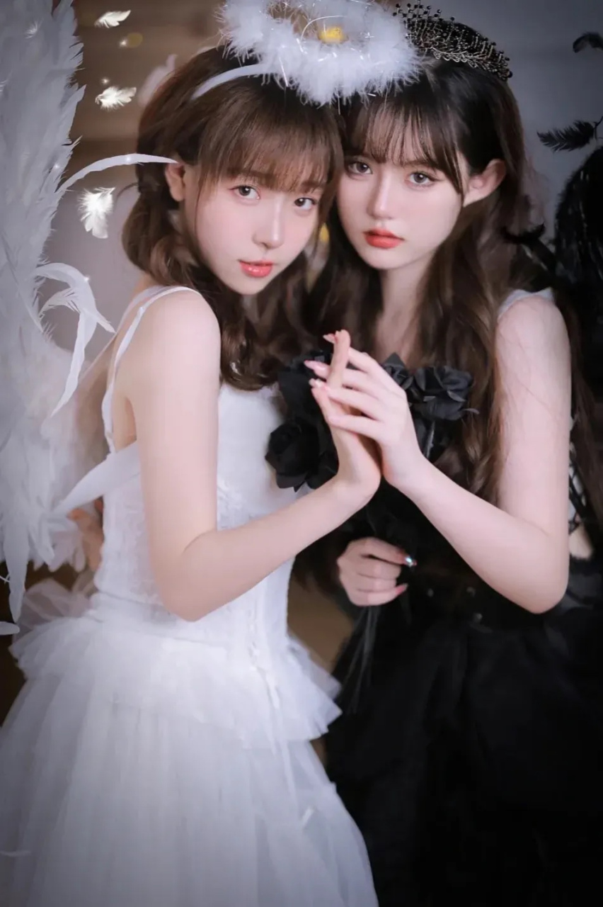 时尚高颜值姐妹花