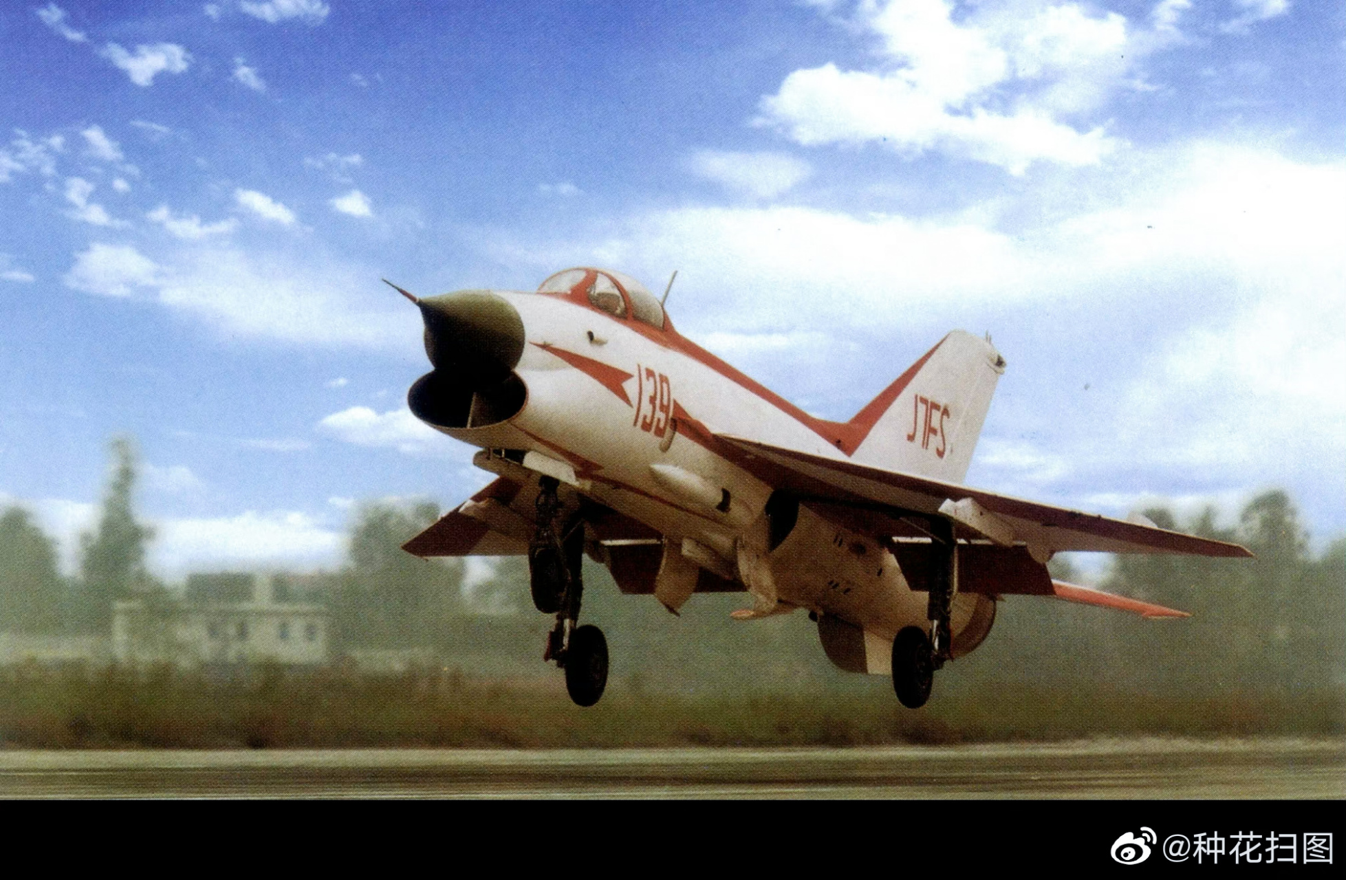感谢种花大哥的扫图,终于看到航空工业成飞歼-7fs战斗机清楚的图片了.
