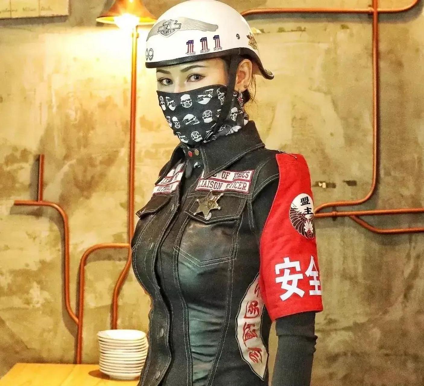 同样是机车女神网红,盟主安全官小姐姐比痞幼强多了!