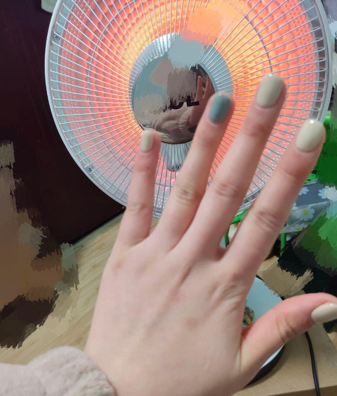 你能相信这是一个女生的手?不准说我手大!