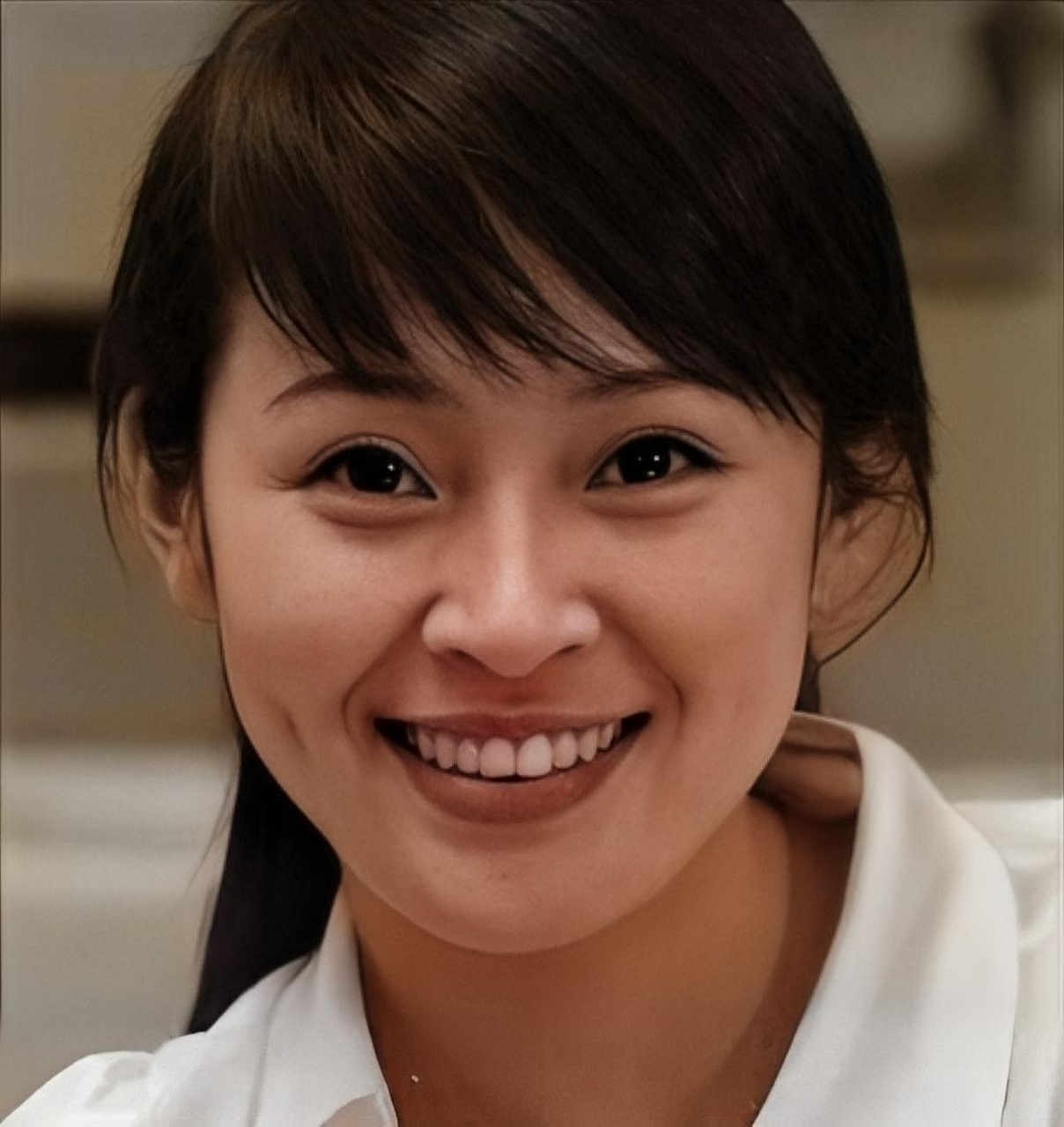 当演员于明加20岁的时候,她的父母迫不及待地想给她找个对象!