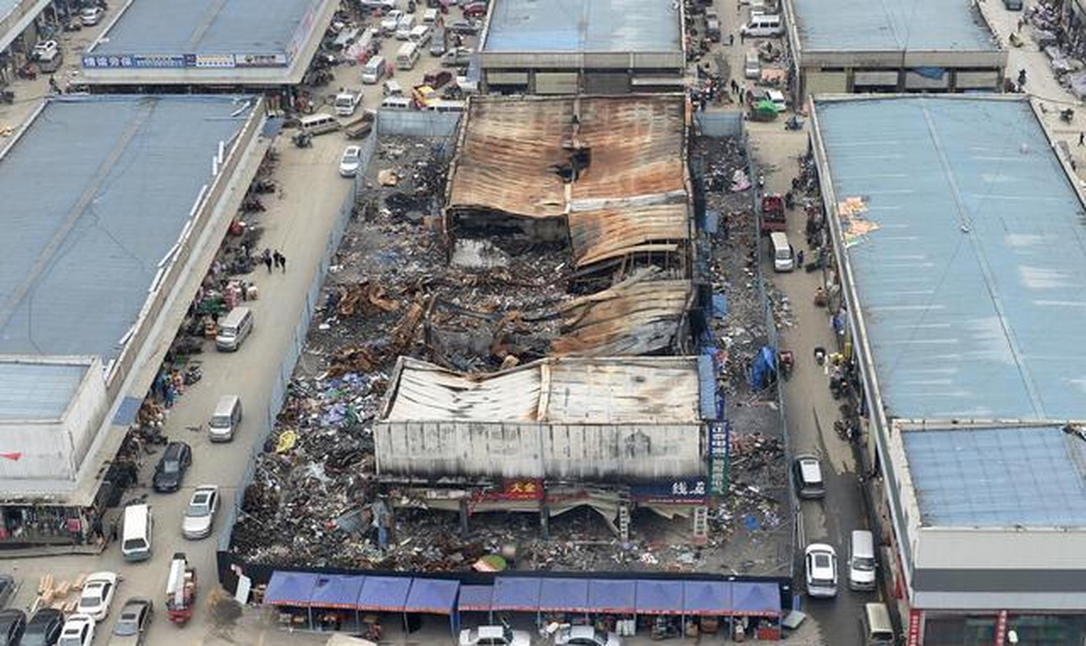 航拍火灾过后的成都金府机电城