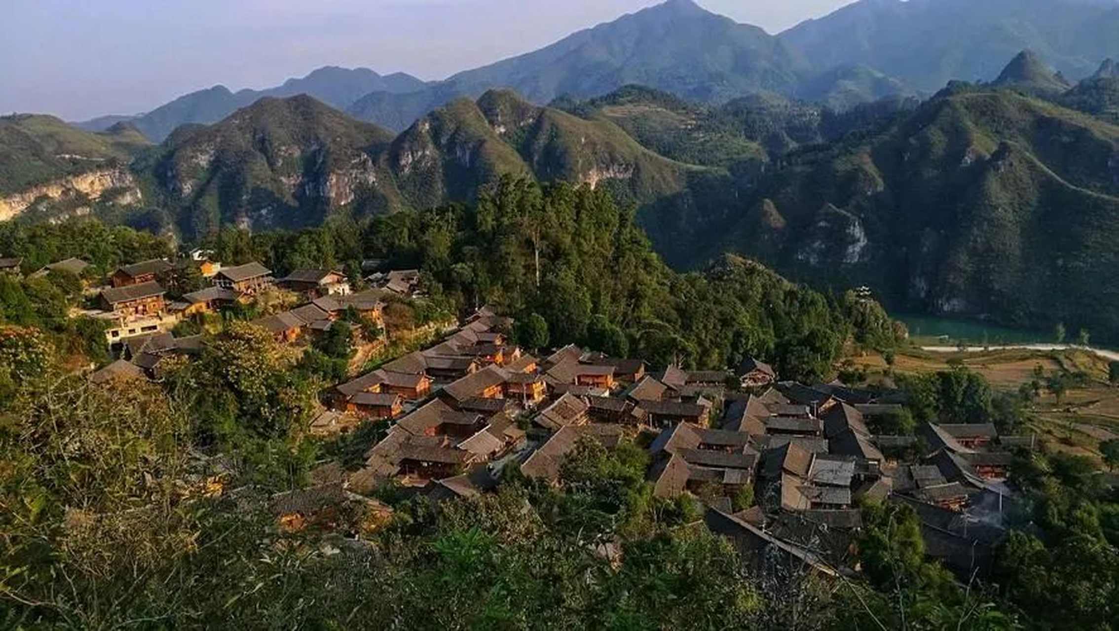 探秘佛顶山,揭开自然与文化的神秘面纱  佛顶山,位于铜仁市石阡县和