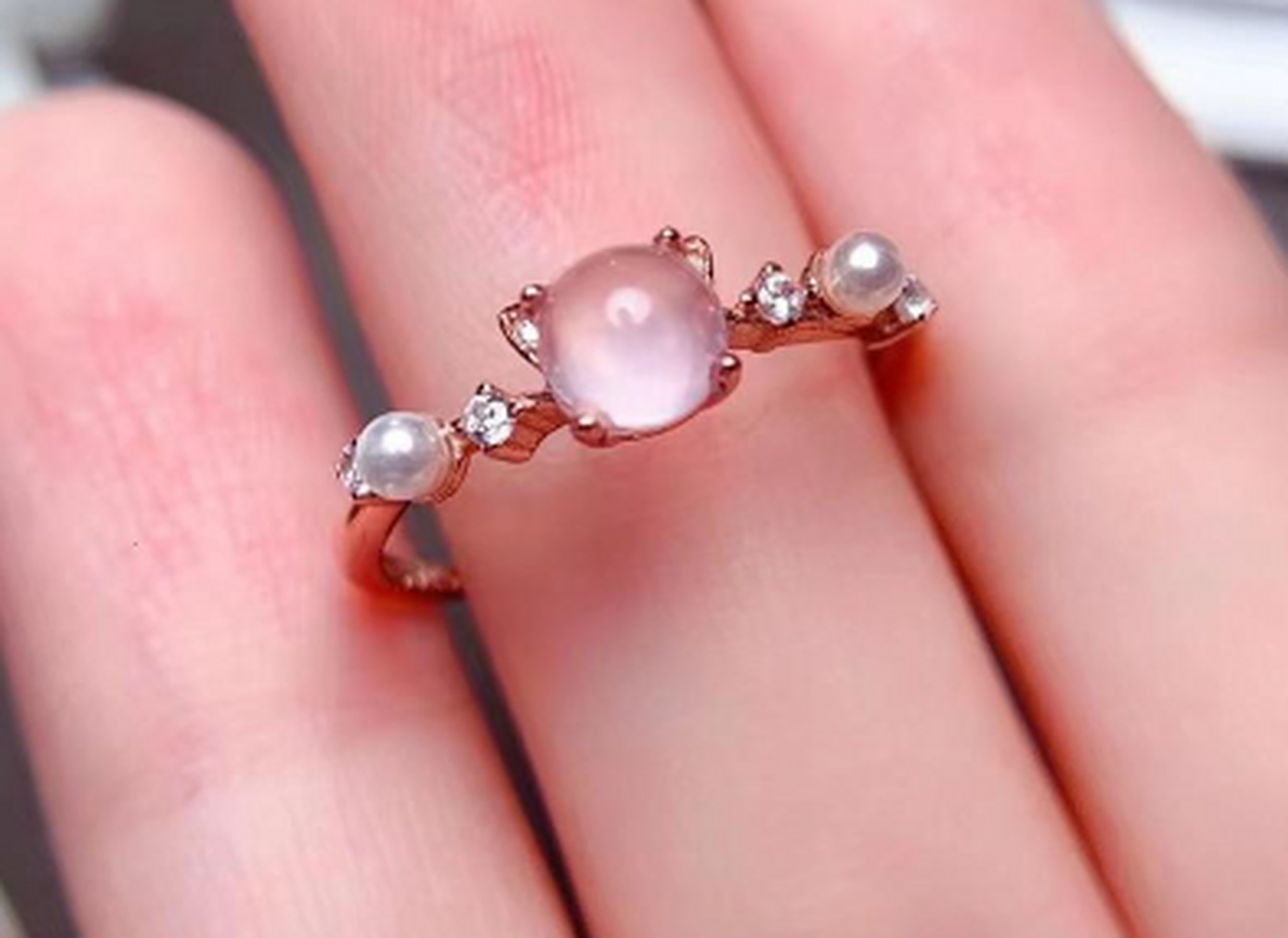 点击头像看直播##彩宝#天然水晶莫桑比克粉晶戒指,粉水晶象征爱情