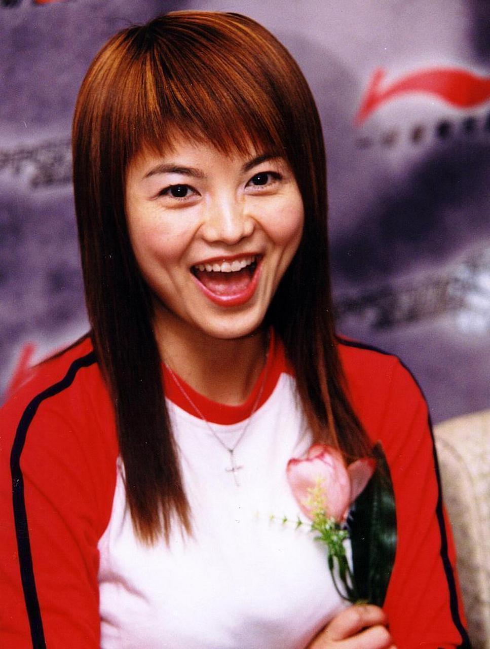 来看看年轻时的李湘生图,也曾经是一代大花旦,满脸的青春活力,满脸的