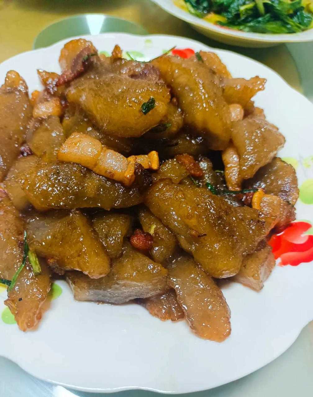 制作红薯粉圆子并不麻烦,我觉得最难的是洗那个成堆的红薯,然后去切