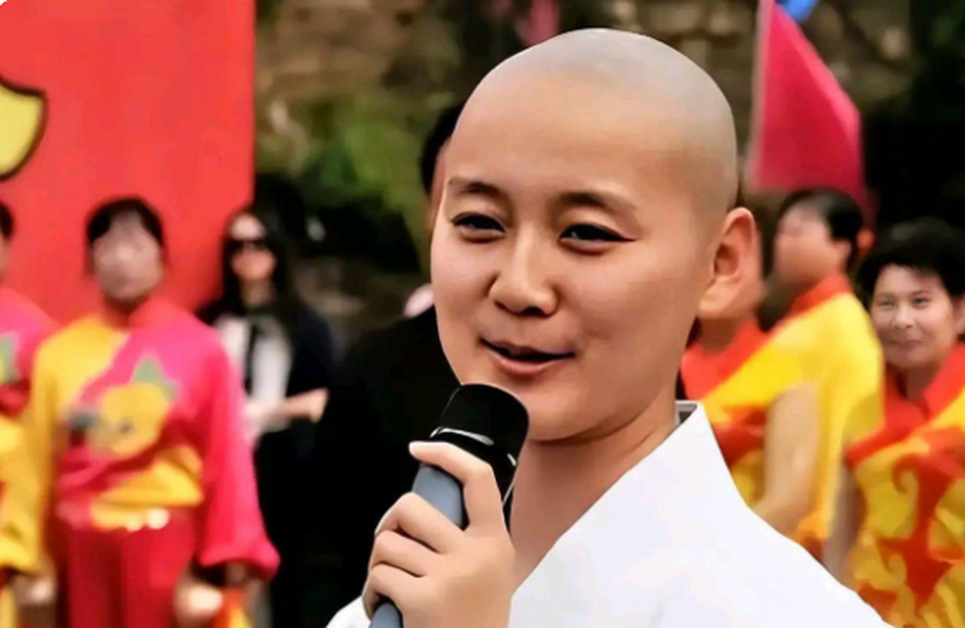 照片中的女子,考上985大学却落选,选择了剃发出家!