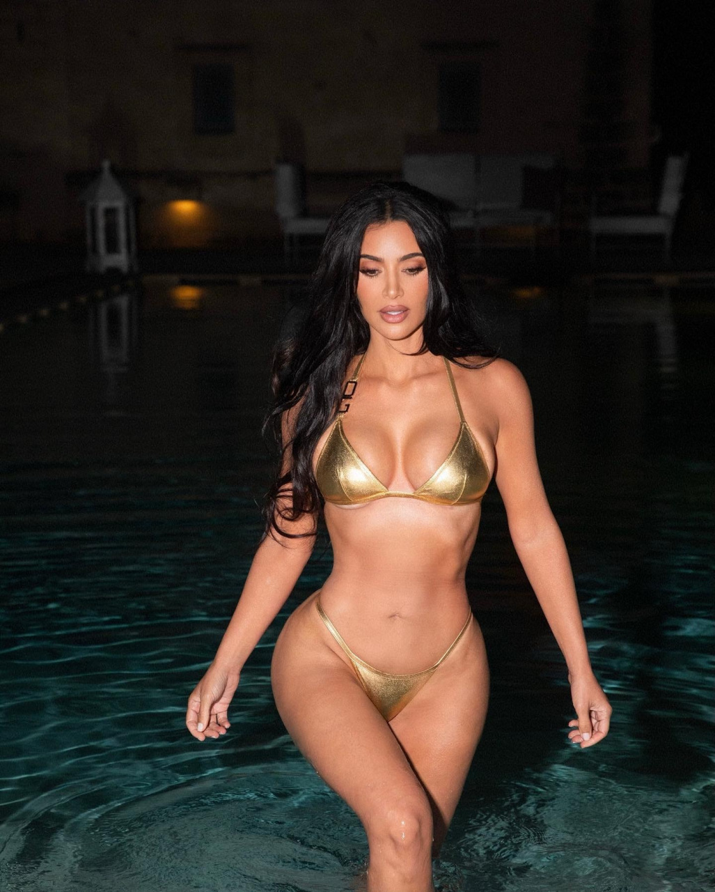 kim kardashian泳装照: nite swim in puglia