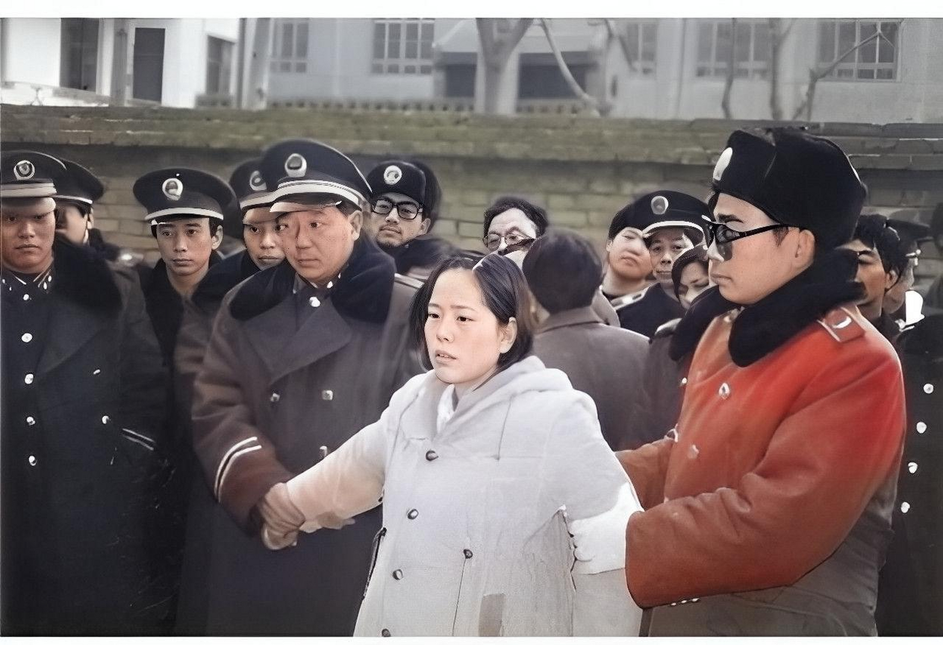 1995年12月24日,被押往刑场执行死刑的苏小敏,在当天的宣判大会上,有